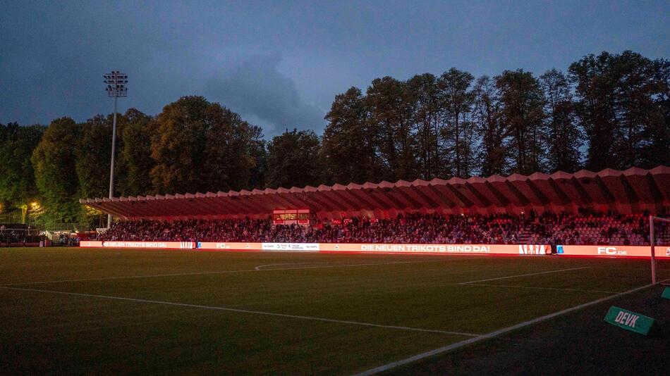 Spielabbruch zwischen Köln und Leverkusen