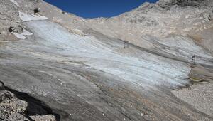 Schmelzender Gletscher auf der Zugspitze