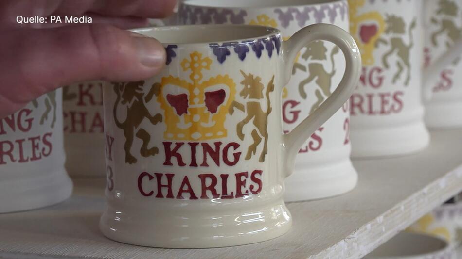 Tassen zu König Charles' Krönung