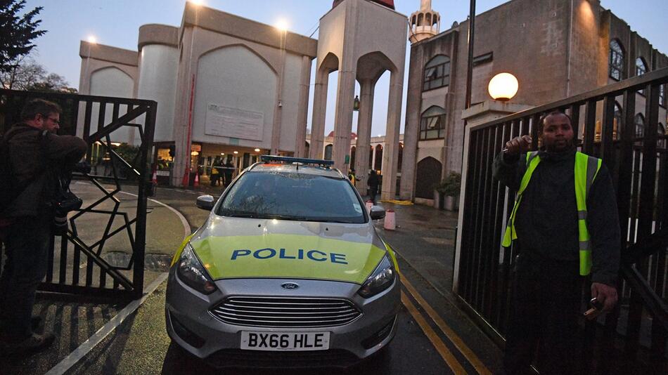 Mann in Londoner Moschee niedergestochen