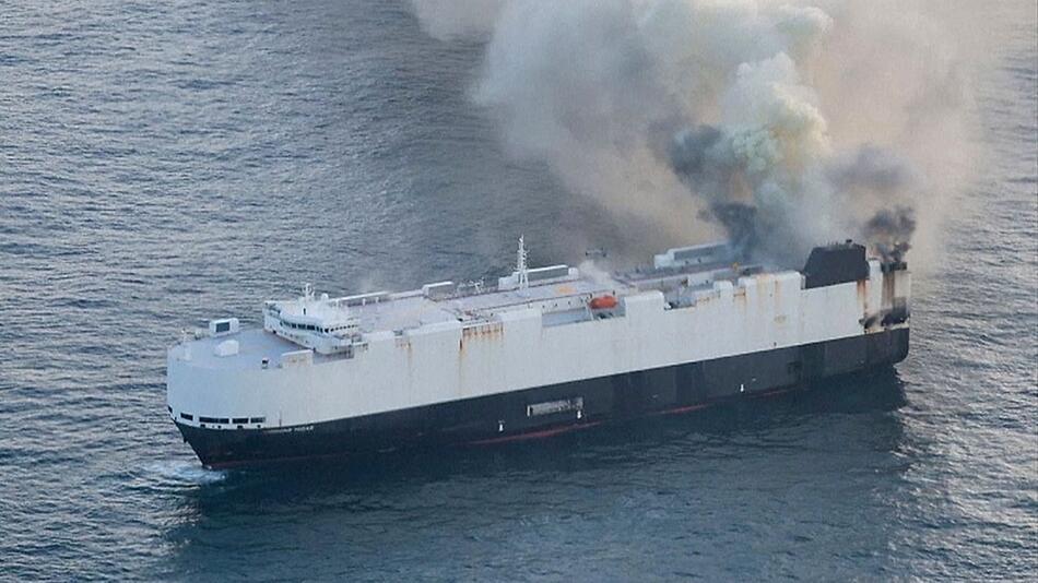 E-Autos aus China geladen: Frachter vor Alaska in Brand