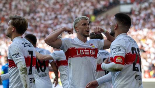 VfB Spieler feiern