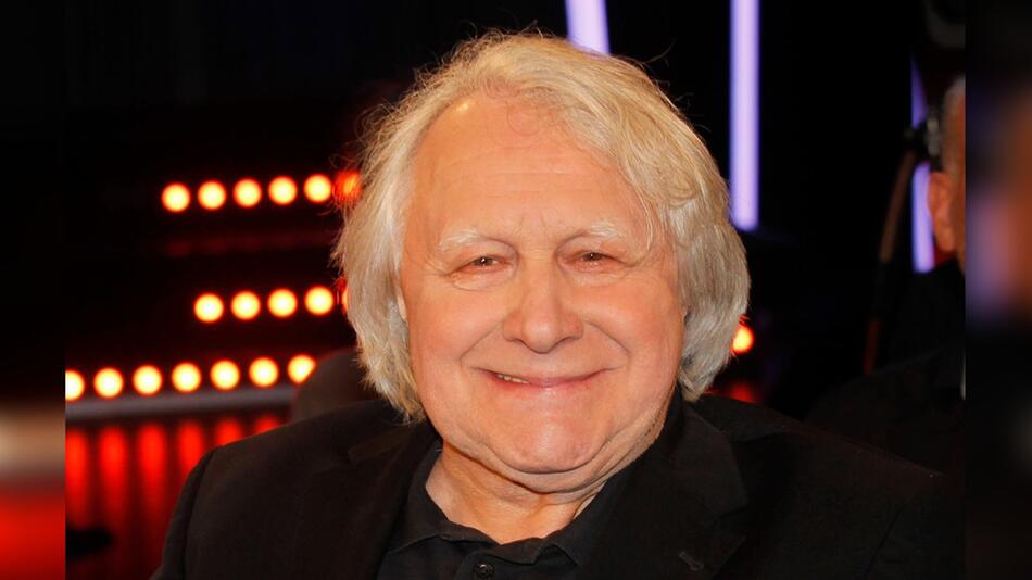 Peter Urban verabschiedete sich 2023 nach 25 Jahren von dem beliebten europäischen Musikwettbewerb.