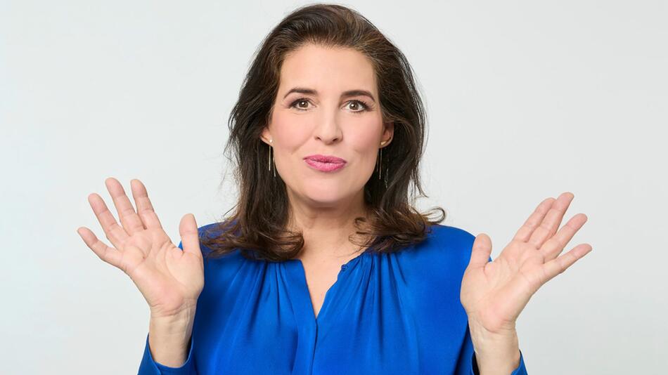 Elena Uhlig hat mit "50 ist kein Tempolimit" ein neues Buch geschrieben.