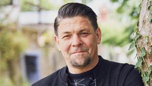 Tim Mälzer hat bei Instagram ein Foto vom "Kitchen Impossible"-Dreh veröffentlicht.