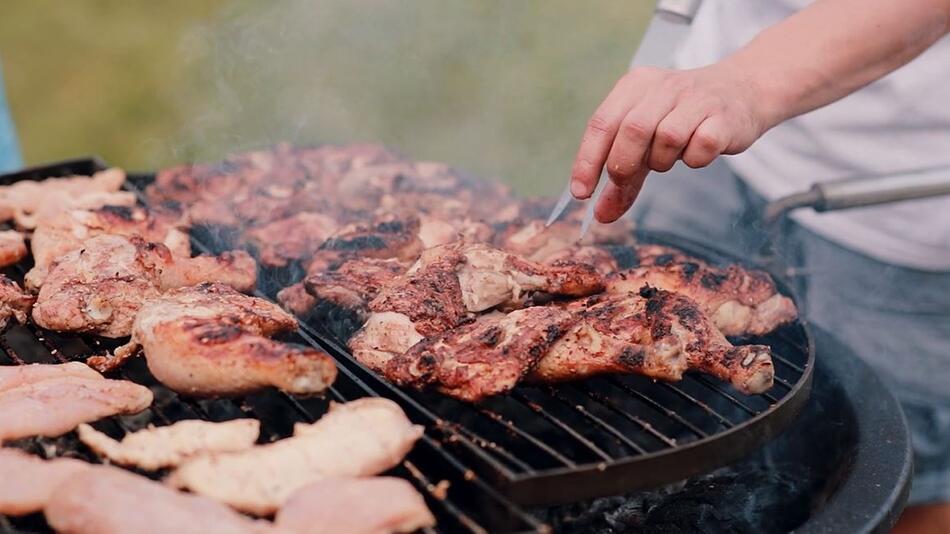 Fleisch auf Grillrost