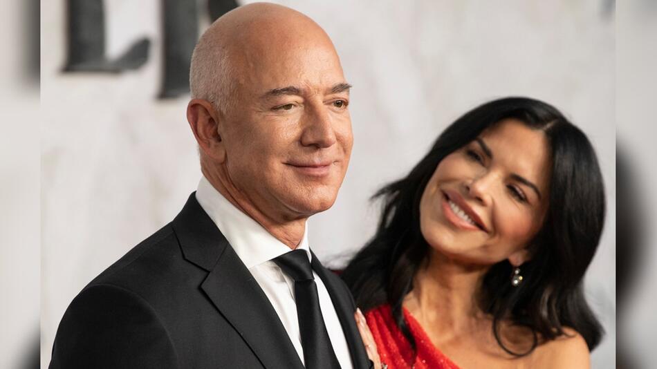 Jeff Bezos und seine Verlobte Lauren Sanchez urlauben derzeit auf einer Jacht.