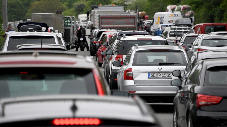 Stau auf der Autobahn, Pfingsten