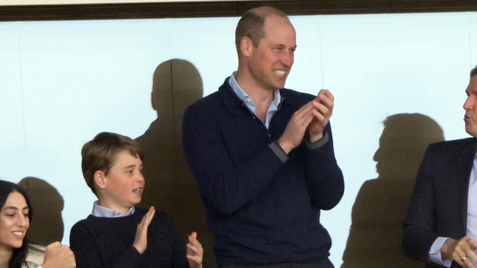 Prinz William ist ein regelmässiger Stadionbesucher und bringt auch gerne seinen Sohn Prinz ...