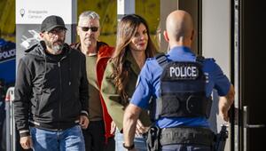 Die Morettis bei ihrer Ankunft vor Gericht in Sitten.