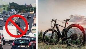 Links: stark befahrene mehrspurige Strasse, darüber ein rotes Stopp-Symbol. Rechts: E-Bike auf ...
