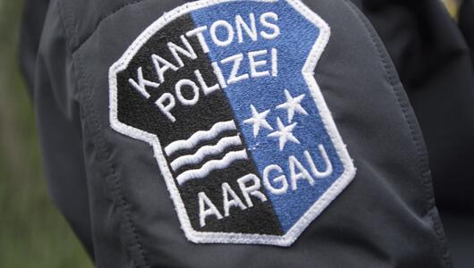 Jacke mit Aufschrift Kantonspolizei Aargau