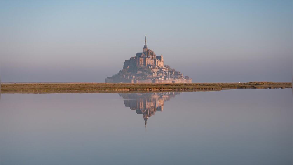 Mont-Saint-Michel wirkt wie aus einem Märchen.