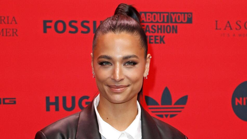 Amira Aly besuchte am Freitagabend noch den "Fashion Ball" der About You Fashion Week in Hamburg ...