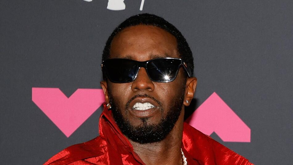 Die Haft setzt Sean "Diddy" Combs offenbar schwer zu. Laut Medienberichten soll er einen ...