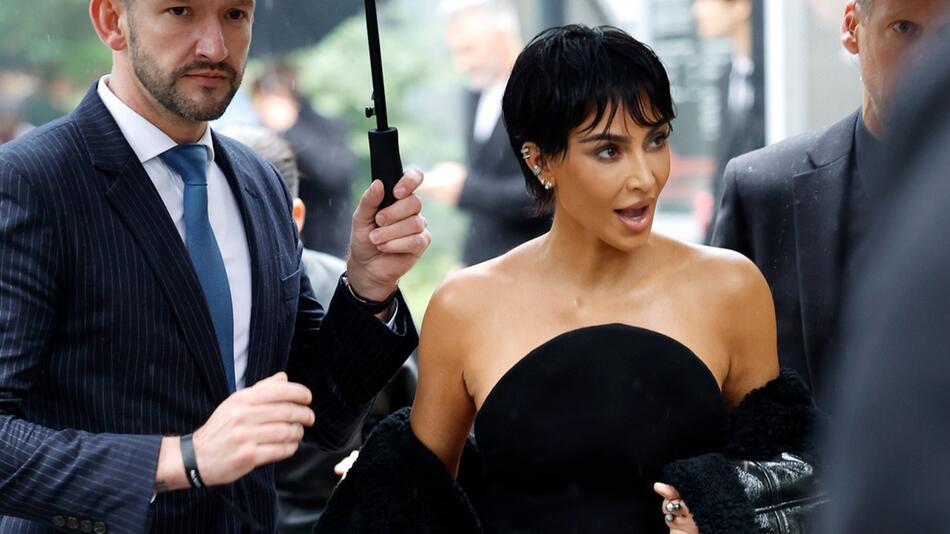 Kim Kardashian war bei ihrem jüngsten Auftritt das Ebenbild ihrer Mutter Kris.