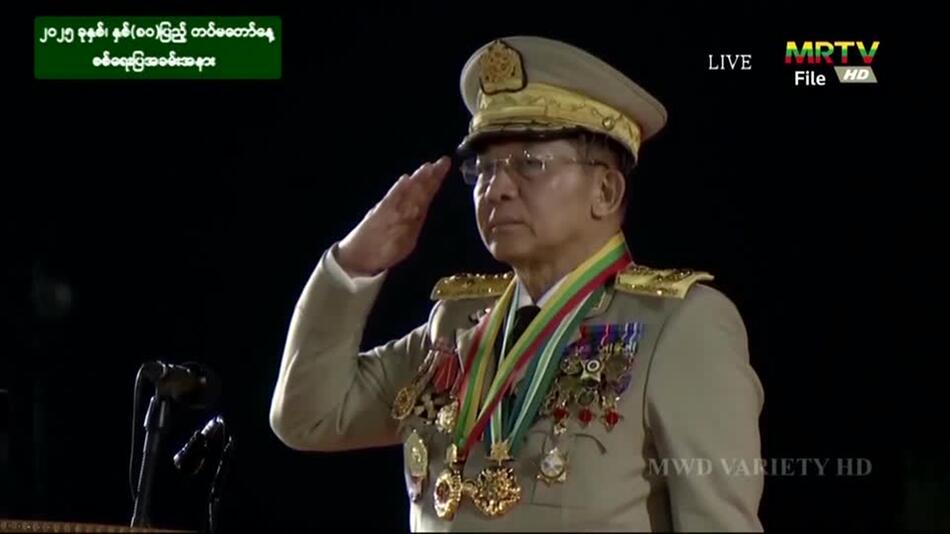 Militärs in Myanmar wollen Rückkehr zur Demokratie - Kritiker sprechen von Farce