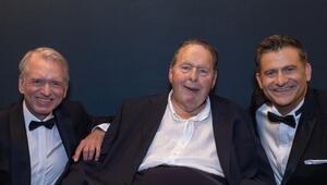 Ottfried Fischer (Mitte) mit den "Schlachthof"-Gastgebern Christian Springer (l.) und Michael ...