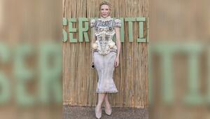 Cate Blanchett im muschelverzierten Korsett-Look.