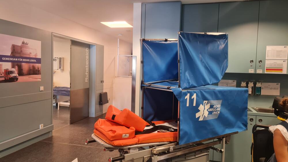 Trage der Aicher Ambulanz für das Oktoberfest