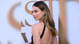 Lily James trägt kleine Tattoos, wie jetzt in Hollywood zu sehen war.