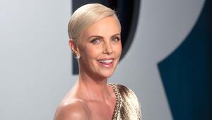 Charlize Theron hat 2012 und 2015 zwei Mädchen adoptiert.