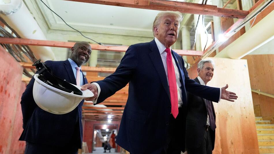 US-Präsident Trump besucht Federal Reserve