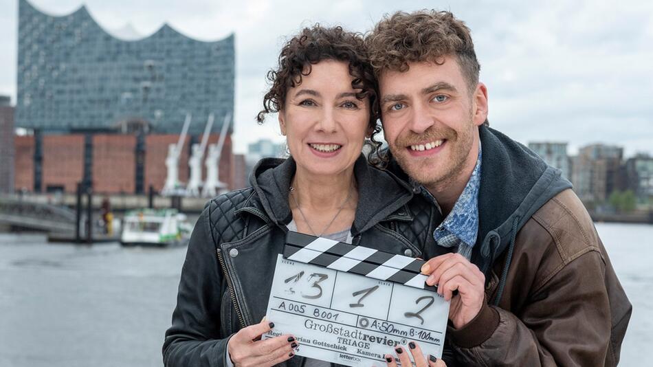 Maria Ketikidou und Enrique Fiss stehen für den "Grossstadtrevier"-Film "Triage" vor der Kamera.