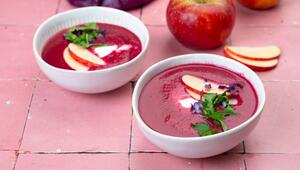 Rotkohlsuppe mit Kokosmilch und Apfel