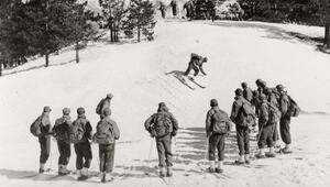 Soldaten der 10. Gebirgsdivision beim Training in Ski Cooper