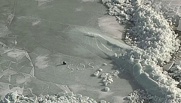 Camper geraten auf zugefrorenem bottnischen Meerbusen in Not
