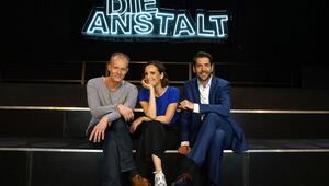 Max Uthoff, Maike Kühl und Claus von Wagner moderieren die Satiresendung "Die Anstalt".