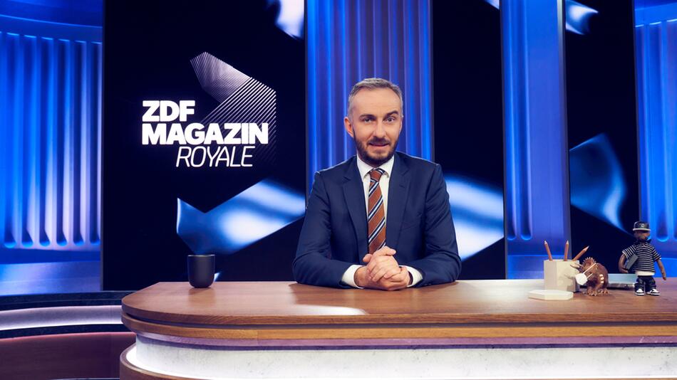 Jan Böhmermann am Schreibtisch in der Sendung "ZDF Magazin Royale".