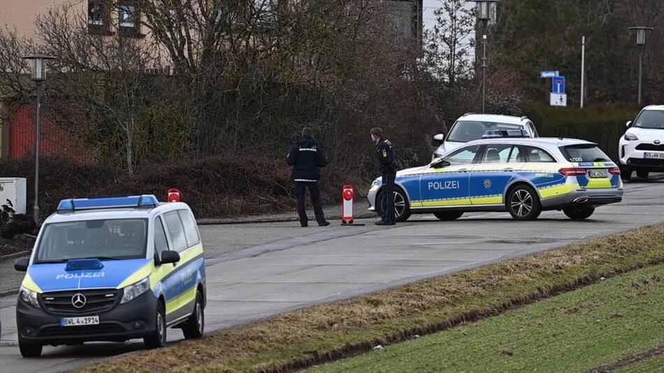 Grosseinsatz der Polizei in Unterkirnach in Baden-Württemberg am Dienstag.