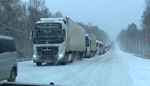 Tagelanges Warten bei -20 Grad: Winterchaos legt Transsibirischen Highway lahm