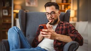 KI verändert die Art, wie wir suchen - und ist dank Smartphones immer in Griffnähe.
