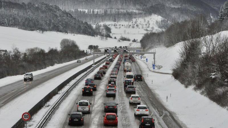 Stau auf der A8