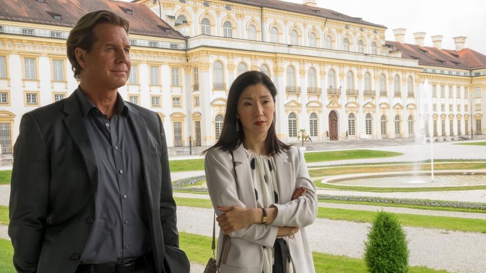 "Der Alte: Der schönste Tag": Soo-Hee Fischer (Joy Maria Bai, r.) ist für Caspar Bergmann ...