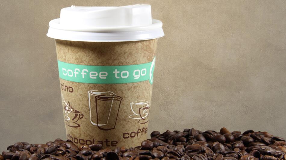 Coffee-To-Go-Becher entsorgen