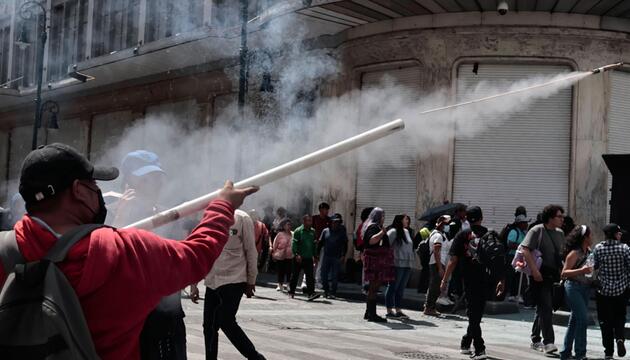 Die protestierenden Lehrkräfte verschafften sich in Mexiko-Stadt auch Zutritt zu einer WM-Fanmeile.