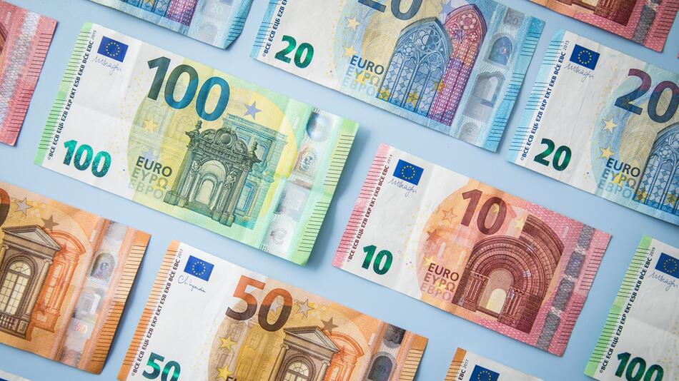 Euro-Geldscheine als Geldteppich