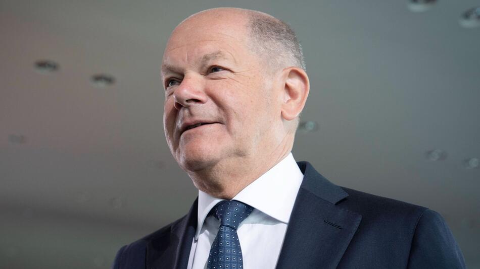 Auf Olaf Scholz wartet der traditionelle Zapfenstreich.