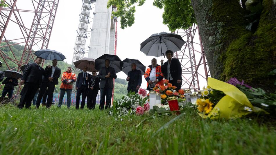 Nach dem Tod von drei Arbeitern auf Hochbrücken-Baustelle
