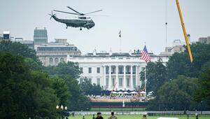 Ein U.S. Marine Corps Helikopter vor dem Weissen Haus.