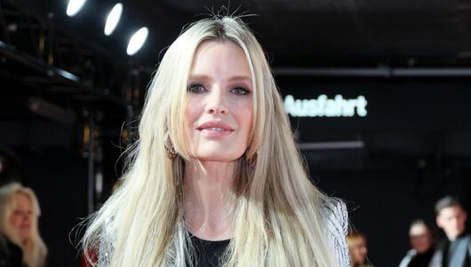 Mirja du Mont in einem Glitzer-Blazer.