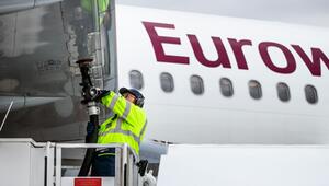 Betankung eines Eurowings-Flugzeugs