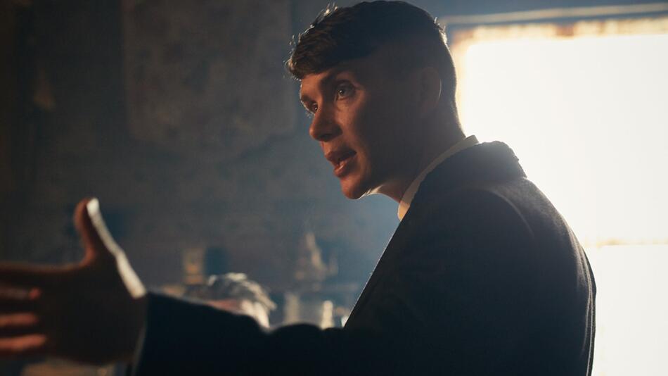 Cillian Murphy ist der grosse Star von "Peaky Blinders". Hilfe bekommt er als Tommy Shelby von ...