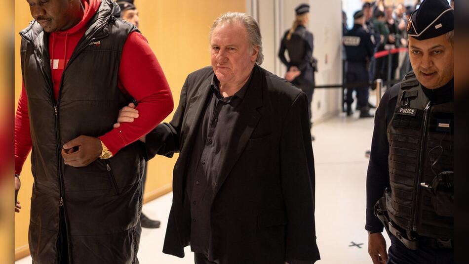 Fast 20 Frauen haben über die Jahre schwere Vorwürfe gegen Gérard Depardieu erhoben. In zwei ...