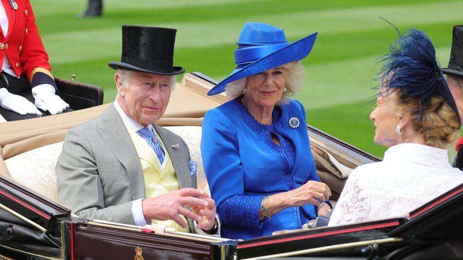 Charles und Camilla bei Royal Ascot 2024.