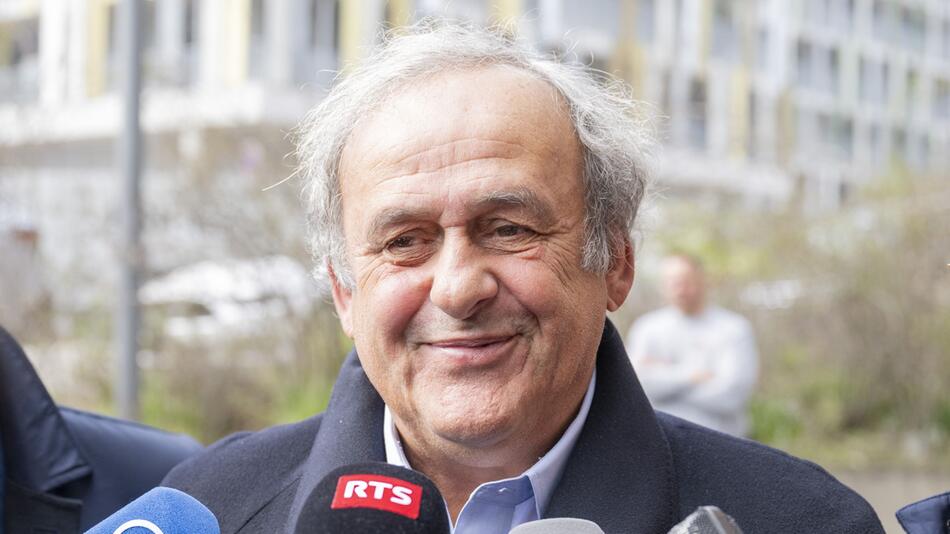 Einbrecher erbeuten bei Platini Medaillen und Trophäen